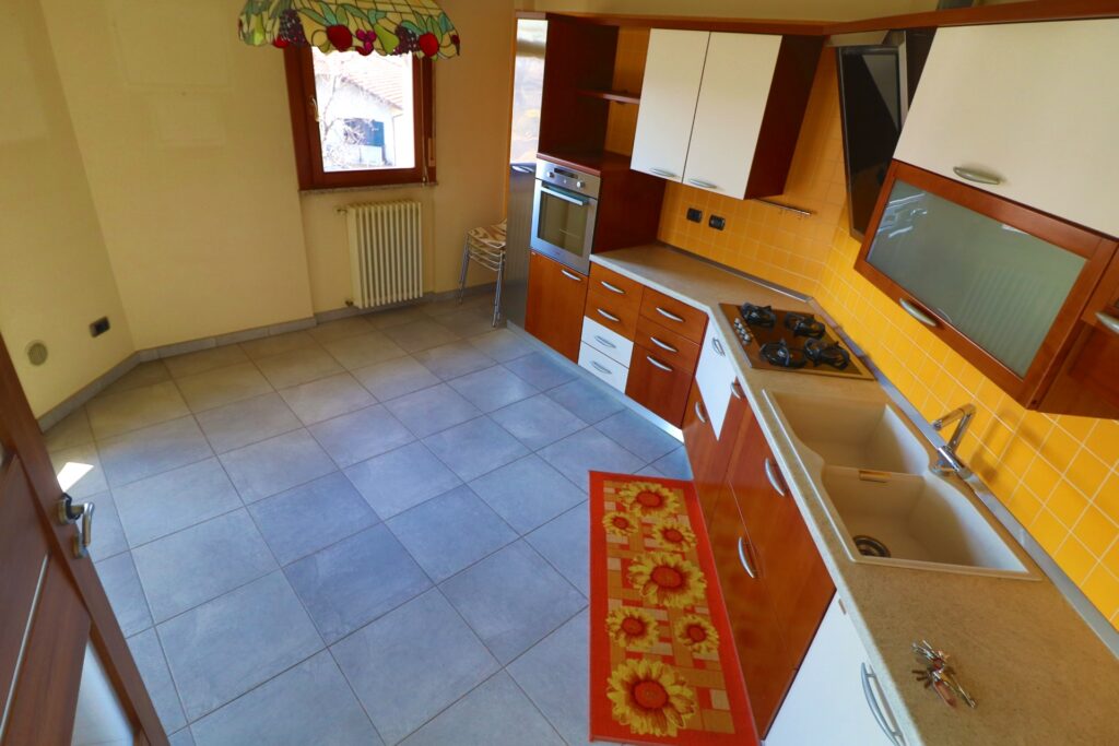 cucina abitabile di ampie dimensioni