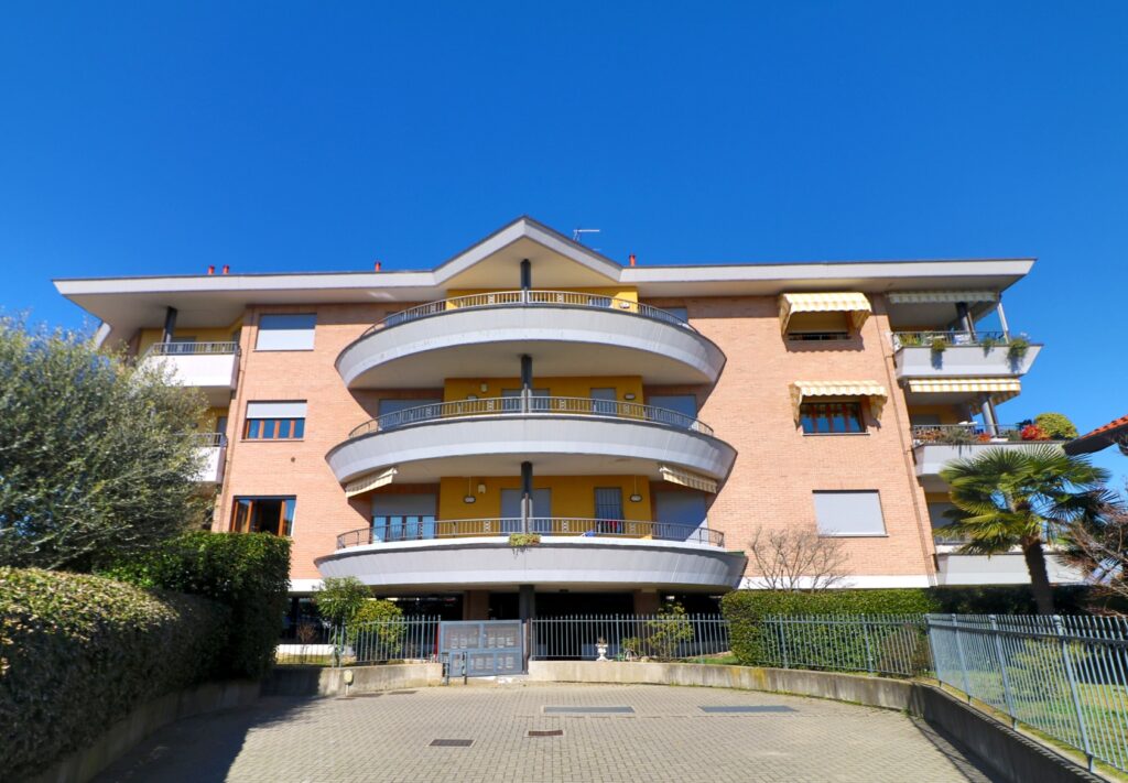 palazzina di 12 appartamenti